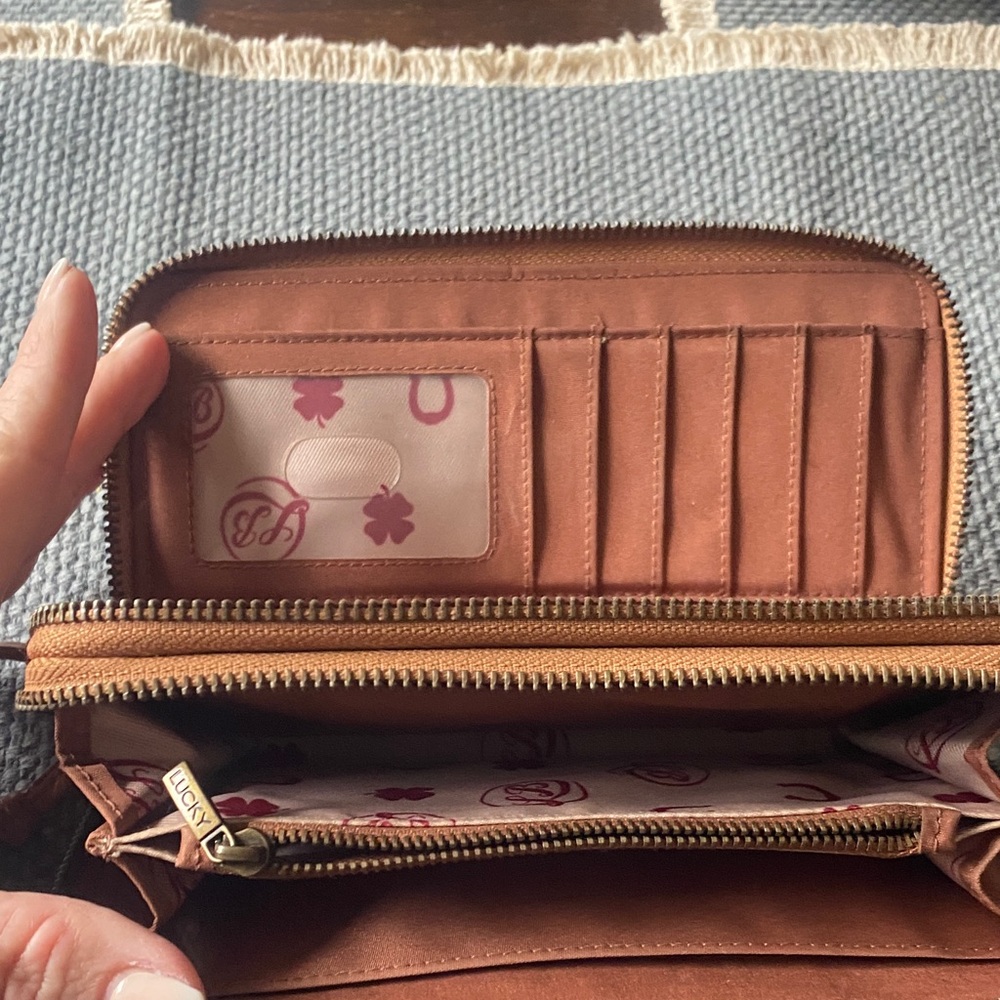Lucky Brand Tan Leather Wallet with Clover Accent - Picture 2 of 3